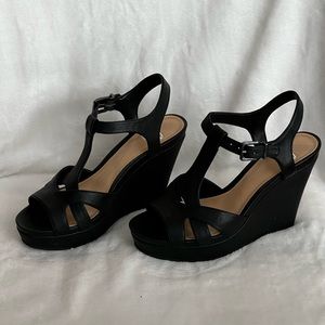 Gianni Bini Black Leather Wedge Shoe - Barely Worn - Women’s Size 7.5